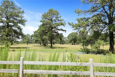 5747 Ogeechee Rd, Savannah, GA 31405