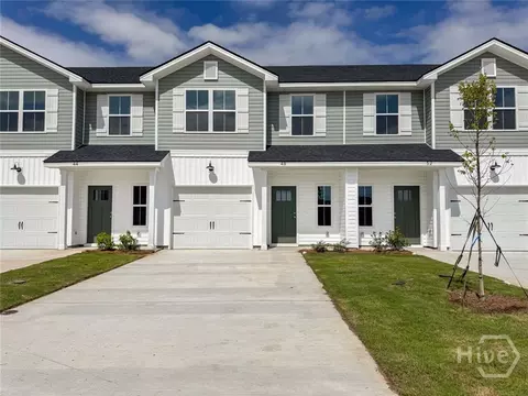 48 Beaumont Dr, Hinesville, GA 31313