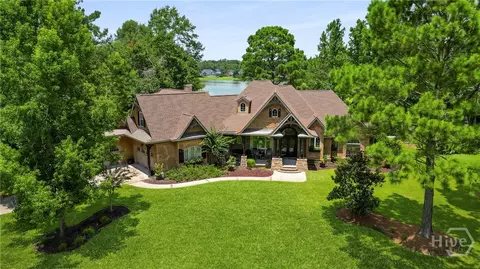 626 Chastain Cir, Richmond Hill, GA 31324