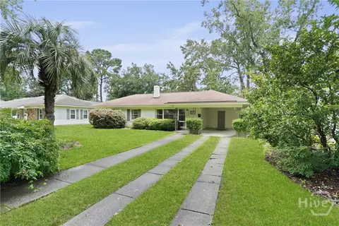 218 E 65th St, Savannah, GA 31405