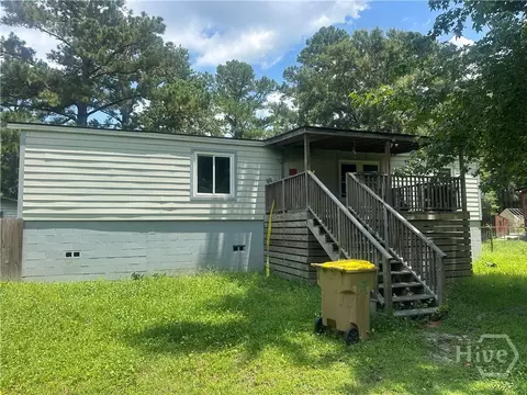 73 2nd St, Richmond Hill, GA 31324