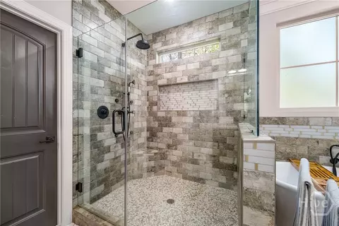 Bath - 595 High Bluff Rd, Rincon, GA 31326 photo 8 of 11