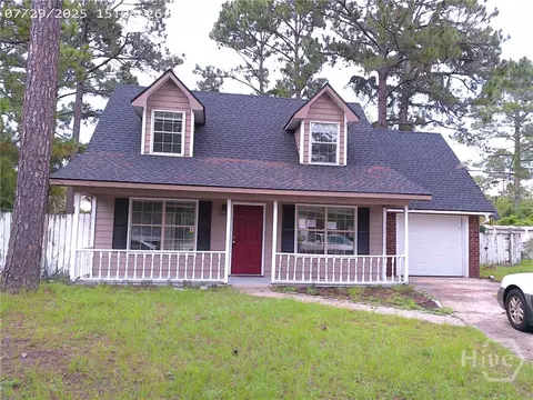 909 Drake Ct, Hinesville, GA 31313