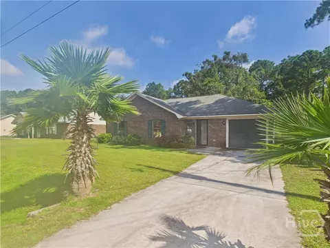 151 Hunters Branch Dr, Allenhurst, GA 31301