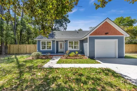 2209 E 39th St, Savannah, GA 31404
