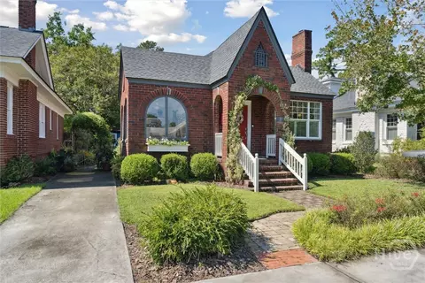 529 E 51st St, Savannah, GA 31405