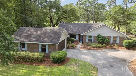 211 Cherokee Trl, Hinesville, GA 31313