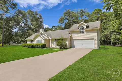 27 Dover Dr, Richmond Hill, GA 31324