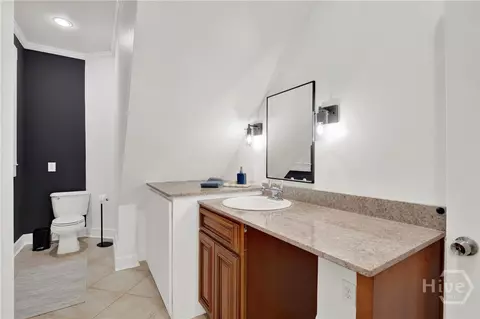 Bath - 125 E Broad St #2D, Savannah, GA 31401 photo 2 of 3
