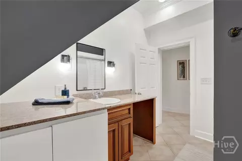 Bath - 125 E Broad St #2D, Savannah, GA 31401 photo 3 of 3