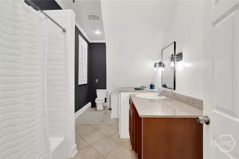 Bath - 125 E Broad St #2D, Savannah, GA 31401 photo 1 of 3