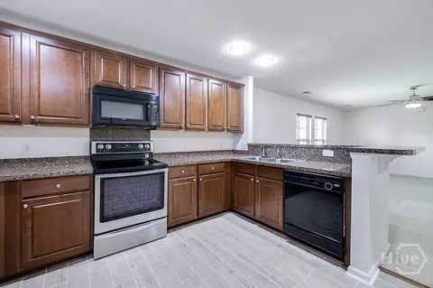 Kitchen - 312 Grasslands Dr, Pooler, GA 31322 photo 3 of 4