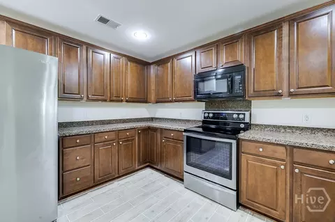 Kitchen - 312 Grasslands Dr, Pooler, GA 31322 photo 4 of 4