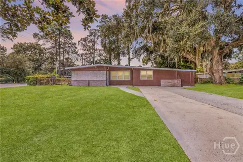 21 Willow Rd, Savannah, GA 31419