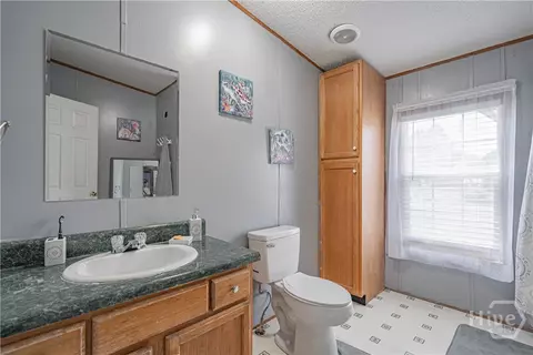 Bath - 164 Sixth St, Guyton, GA 31312 photo 3 of 4