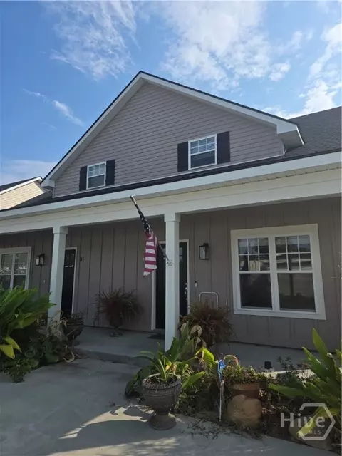 29 Travis St, Savannah, GA 31406