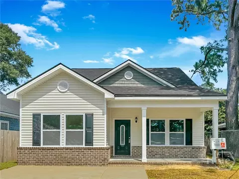 1212 Myers St, Savannah, GA 31405
