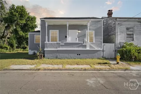 704 Lavinia St, Savannah, GA 31415