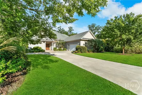 56 Crestwood Dr, Savannah, GA 31405