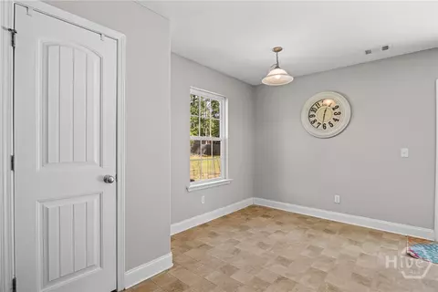 Entry Way - 118 Bridgewood Dr, Springfield, GA 31329 photo 2 of 6