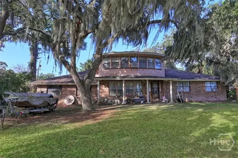 302 E Point Dr, Savannah, GA 31410