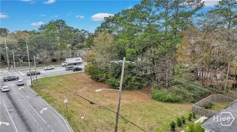 114 E Derenne St, Savannah, GA 31405