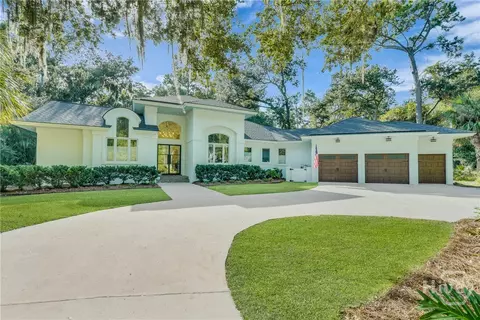 2 Priory Rd, Savannah, GA 31411
