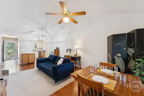 211 Edgewater Rd, Savannah, GA 31406