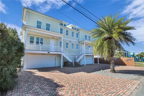 605 6th St #B, Tybee Island, GA 31328
