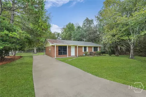 1098 Live Oak Dr, Hinesville, GA 31313