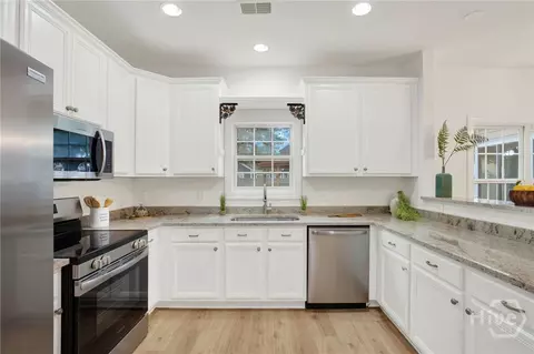 Kitchen - 18 Stone Gate Ct, Pooler, GA 31322 photo 2 of 2