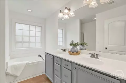 Bath - 18 Stone Gate Ct, Pooler, GA 31322 photo 1 of 4