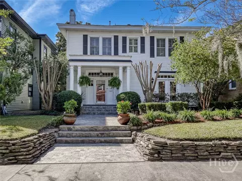 137 E 51st St, Savannah, GA 31405
