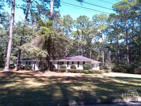 301 Lakeview Dr, Hinesville, GA 31313