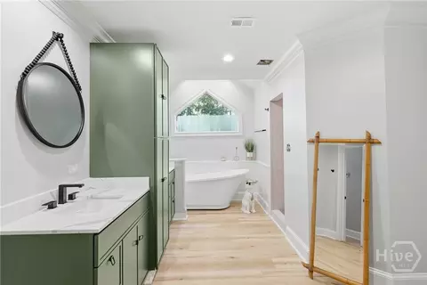 Bath - 7 Springpine Ln, Savannah, GA 31411 photo 2 of 3
