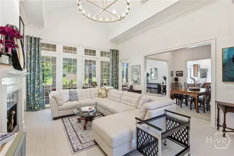 Living - 7 Springpine Ln, Savannah, GA 31411 photo 2 of 4