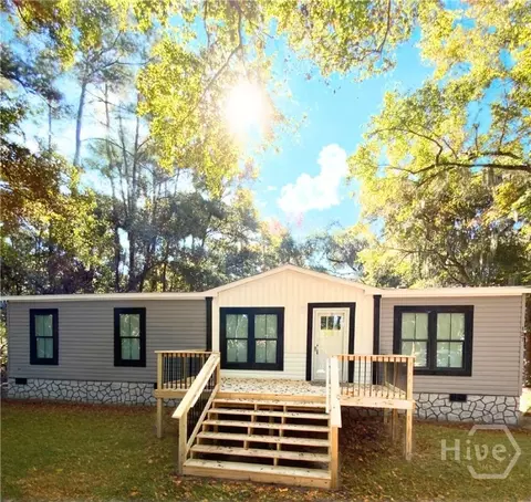 127 Clark St, Midway, GA 31320