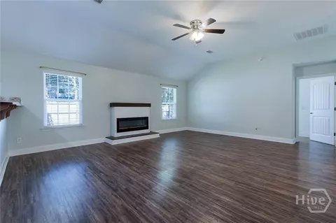 Living - 109 Knotty Pine Cir, Springfield, GA 31329 photo 2 of 5