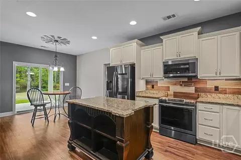 102 Altamonte Dr, Guyton, GA 31312