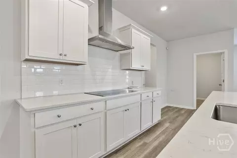 Kitchen - 734 Blue Moon Xing, Pooler, GA 31322 photo 2 of 3