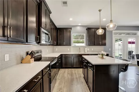 Kitchen - 153 Greyfield Cir, Savannah, GA 31407 photo 3 of 4
