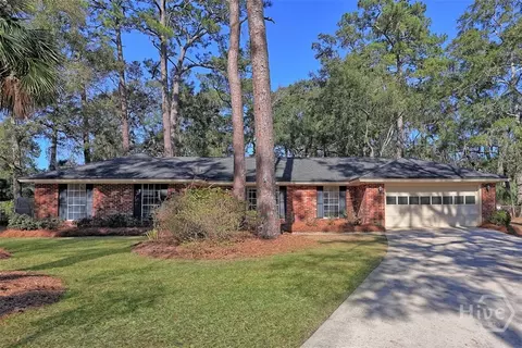 6 Leaning Oaks Ct, Savannah, GA 31410