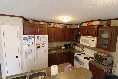1724 Brook Run, Register, GA 30452 photo 5
