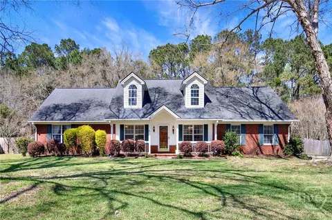 387 Sandhurst Dr, Richmond Hill, GA 31324