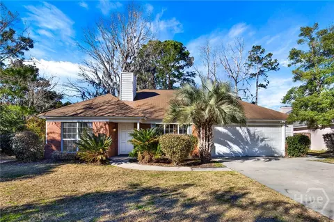 2 St Ives Dr, Savannah, GA 31419