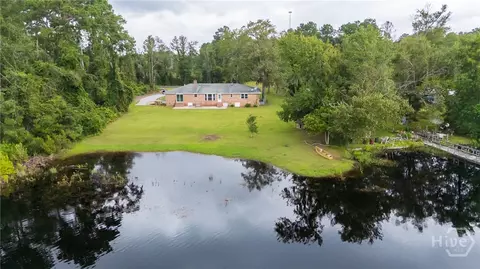 330 Lakeshore Dr, Guyton, GA 31312