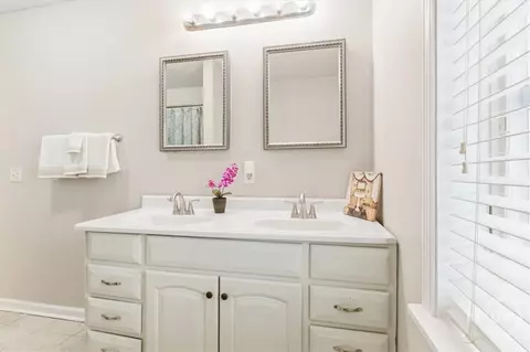 Bath - 8701 E Oglethorpe Hwy, Midway, GA 31320 photo 2 of 3