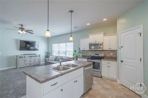 Kitchen - 162 Willow Dr, Guyton, GA 31312 photo 3 of 4