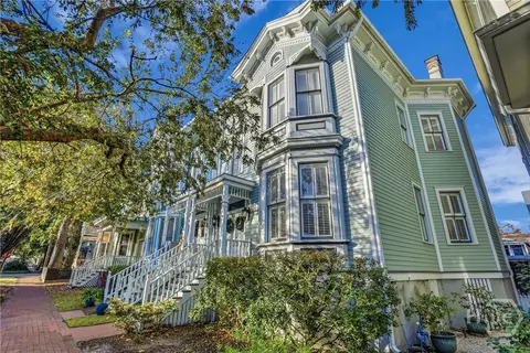 214 W Waldburg St, Savannah, GA 31401