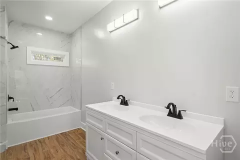 Bath - 608 W Ninth St, Rincon, GA 31326 photo 1 of 3
